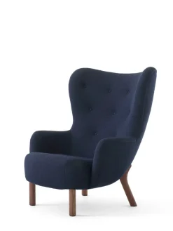 Petra VB3 Chair, sahara sheepskin/walnut fra &Tradition