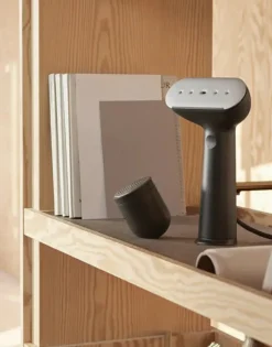 Pilo No.2 Fabric Shaver, Charcoal fra Steamery Stockholm