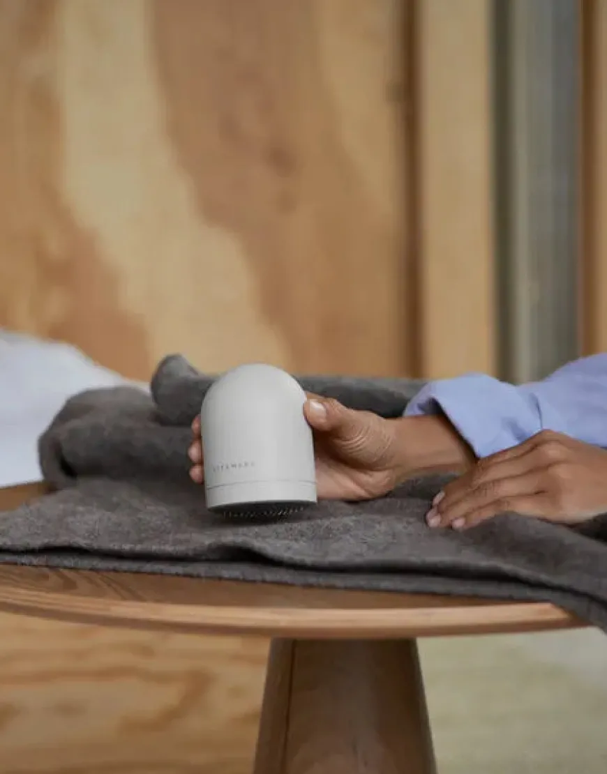 Pilo No.2 Fabric Shaver, Sand fra Steamery Stockholm