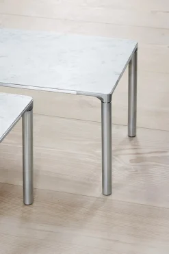 Piloti Bord, hvid carrara fra Fredericia Furniture