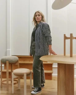 Pioneer Bar Stool, lacquered oak/max 95 fra Fredericia Furniture