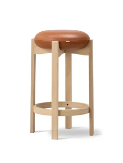 Pioneer Bar Stool, smoked oak/primo 86 fra Fredericia Furniture