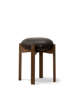 Pioneer Stool, lacquered oak/max 95 fra Fredericia Furniture