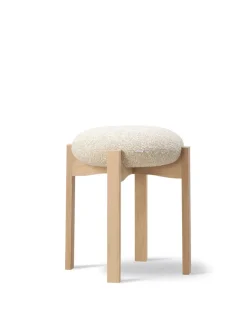 Pioneer Stool, lacquered oak/max 95 fra Fredericia Furniture