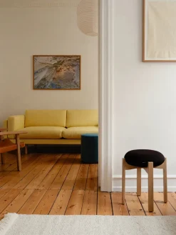 Pioneer Stool, lacquered oak/zero 0001 fra Fredericia Furniture