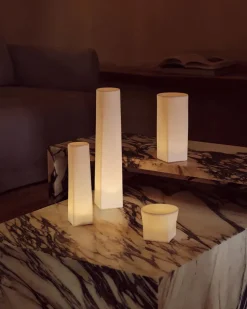 Plinth Bridge, Calacatta Viola marble fra Audo Copenhagen