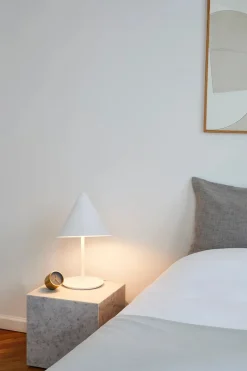 Plinth Cubic Black Nero Marquina marmor fra Audo Copenhagen