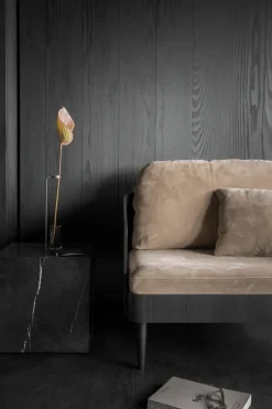 Plinth Cubic Black Nero Marquina marmor fra Audo Copenhagen