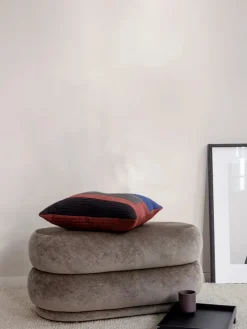 Pouf Oval, faded velvet fra Ferm Living