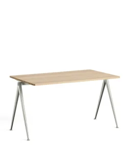 Pyramid 01 Bord fra Hay