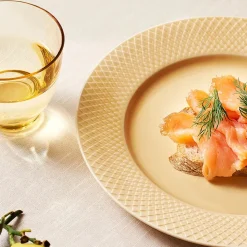 Rhombe tallerken, sand Ø27 cm fra Lyngby Porcelæn