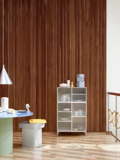 Ripple III Vitrineskab, inkl. sokkel fra Montana