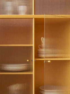 Ripple IV Vitrineskab, inkl. ophæng fra Montana