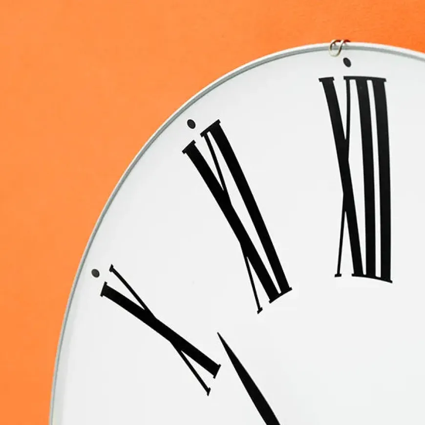 Roman Vægur af Arne Jacobsen (Ø: 21)