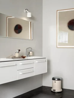 Sæbedispenser, væg, sort fra Vipp