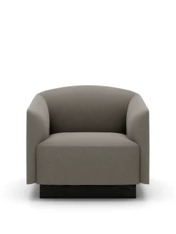 Shore Lounge Chair Plinth, umber fra New Works