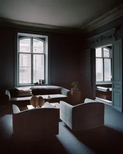 Shore Sofa 2 Seater Extended Base, lava rock fra New Works