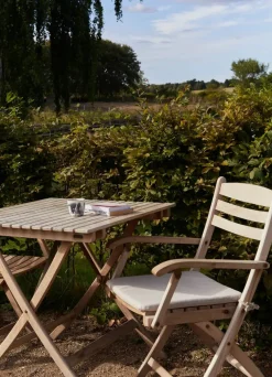 Skagerak Selandia Sæt, 2 stole og bord 75 fra Fritz Hansen