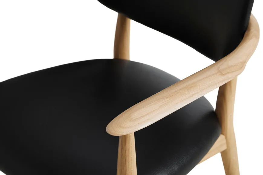 Slow spisebordsstol, eg sort læder fra Stellar Works
