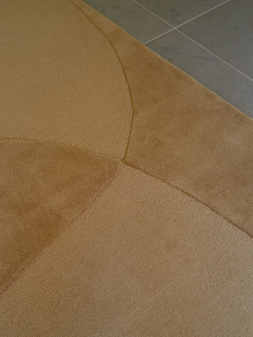 Split Plains Tæppe, Beige fra Linie Design