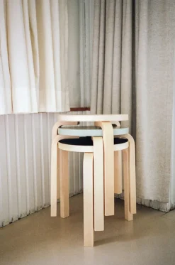 Stool E60, walnut stained fra Artek