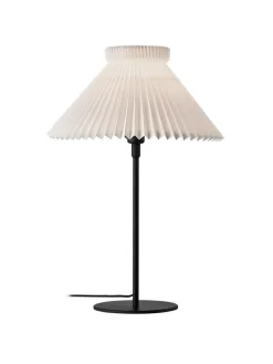 334T Bordlampe, moss green fra Le Klint