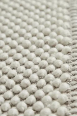 Tact Rug, dark grey fra Woud