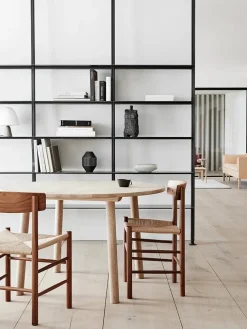 Taro Spisebord Ø120 cm, sæbebehandlet eg fra Fredericia Furniture