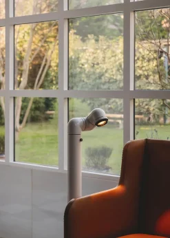 Tatu Alta Gulvlampe, white grey fra Santa and Cole