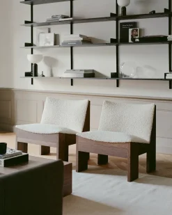 Tenon Lounge Chair, fumed oak fra New Works