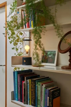 The Muse Portable Lampe, Pomona Red fra Tala