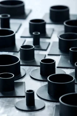 The Square lysestage Ø7 cm, sort fra Kunstindustrien