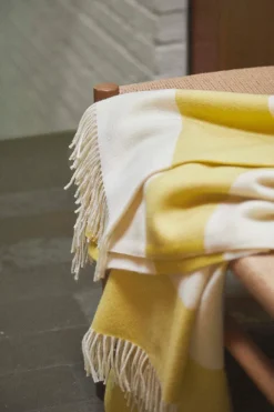 The Sweater Plaid, black fra Silkeborg Uldspinderi