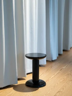 Thing Sidebord/Skammel, carmine red fra raawii