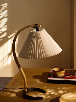 Timberline Table Lamp fra GUBI