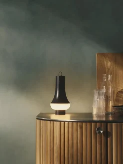 Tomoshi Portable, dark brown fra Louis Poulsen