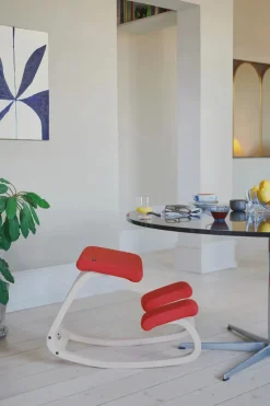 Variable balans stol, dark brown wood/revive 194 fra Variér