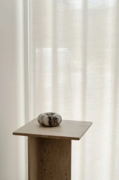 Venus Sidebord, onyx fra Wabi Sabi Nordic