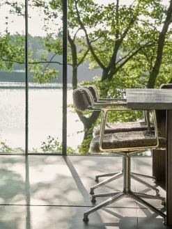 VIPP452 Swivel Chair, dark sand fra Vipp