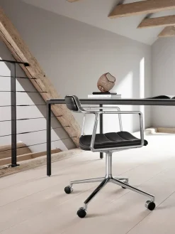 VIPP452 Swivel Chair m/hjul, camel læder fra Vipp