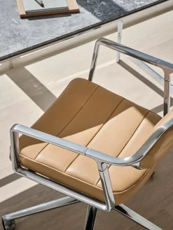 VIPP453 Swivel+ Chair m/hjul, sort læder fra Vipp