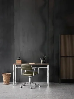 VIPP453 Swivel+ Chair m/hjul, sort læder fra Vipp