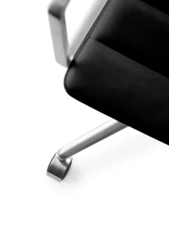 VIPP452 Swivel Chair m/sort stel & hjul, sort læder fra Vipp