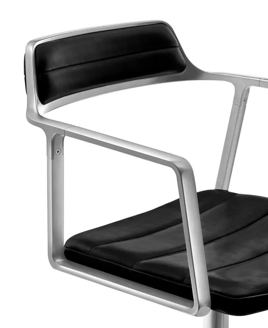 VIPP452 Swivel Chair, sort læder fra Vipp