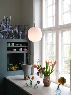 VL45 Radiohus Pale Rose Pendel 250 fra Louis Poulsen