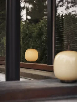 VL45 Radiohus Portable Lamp, pale yellow fra Louis Poulsen