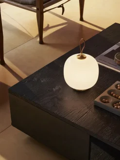 VL45 Radiohus Portable Lamp, pale rose fra Louis Poulsen