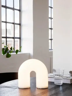 Vuelta Floor Lamp fra Ferm Living
