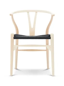 Y-stol CH24, Ask sæbe med sort flet af Hans J. Wegner