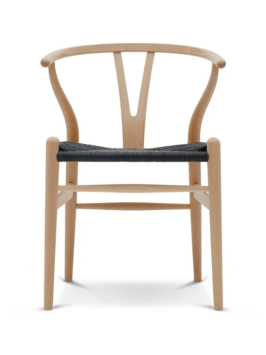 Y-stol CH24, Bøg olie med sort flet af Hans J. Wegner